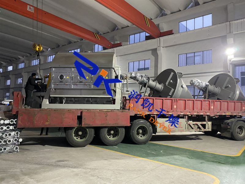 上海某客戶單位在我公司定制的HG系列滾筒刮板干燥機已成功發(fā)貨！